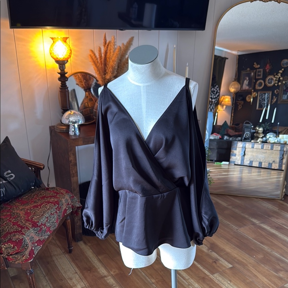Trina Turk Elegant Black Women's Peplum Top Open Sleeve